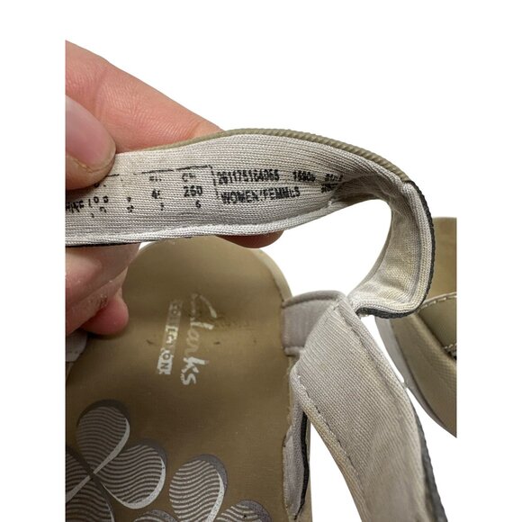 Clarks Womens Strappy Adjustable Sandals Size 7 Beige Cushioned Footbed Comforta - Picture 8 of 10